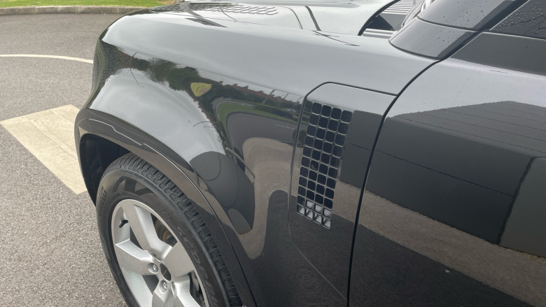 Land Rover Defender 3.0 D250 X-Dynamic SE 110 5dr Auto Diesel Estate